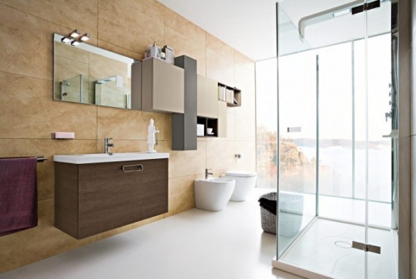 geniş fayansları ile modern banyo dekorasyon örneği