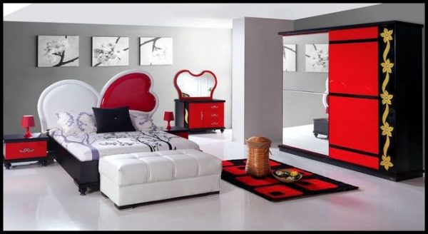 Kırmızı yatak odası 