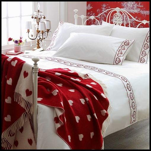 Kırmızı yatak odası dekorasyonu