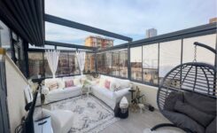 Balkon Dekorasyonunuzu Full Plise Cam Balkon Perdesi ile Tamamlayın