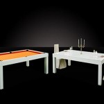 Beyaz renkli yemek masası ile aynı zamanda turuncu renkli bilardo masası