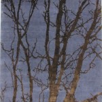 Gece mavisi ağaç gövde desenli modern halı tasarımı