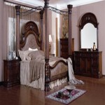Koyu kahve renklerinde ahşap oymalı antika yatak odası tasarımı
