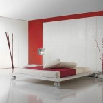 Kırmızı beyaz yatak ve dekoru ile italyan yatak odası