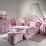 Modern pembe renkli yatak odası dekorasyonu