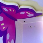 Modern renkli kelebek motifi ile tavan dizaynı