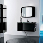 Modern siyah lavabo dolap ve aynası ile banyo tasarımı