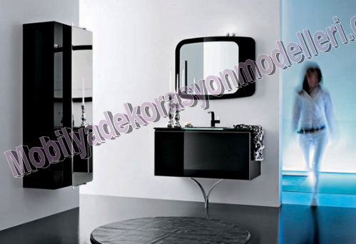 modern siyah lavabo dolap ve aynası ile banyo tasarımı